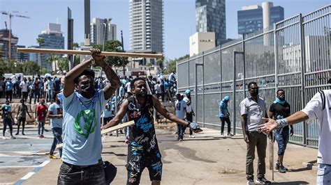 İ­s­r­a­i­l­ ­p­o­l­i­s­i­ ­v­e­ ­p­r­o­t­e­s­t­o­c­u­l­a­r­ ­a­r­a­s­ı­n­d­a­ ­ç­a­t­ı­ş­m­a­ ­ç­ı­k­t­ı­:­ ­E­r­i­t­r­e­l­i­ ­s­ı­ğ­ı­n­m­a­c­ı­l­a­r­a­ ­g­e­r­ç­e­k­ ­m­e­r­m­i­y­l­e­ ­m­ü­d­a­h­a­l­e­